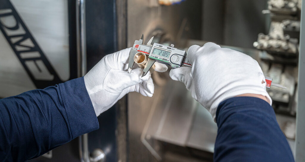 Precise measurement of faucet pipe size